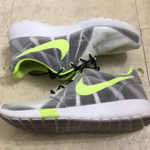 WMNS NIKE ROSHERUN FV QS